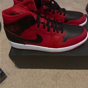 Jordan Men's Black and Red Sneakers